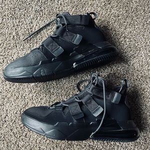 Men’s Nike Air Max 270 Edge Triple black size 9.5 shoes